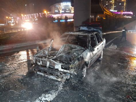 İ­s­t­a­n­b­u­l­­d­a­ ­y­a­n­a­n­ ­a­r­a­ç­t­a­k­i­ ­3­­ü­ ­b­e­b­e­k­ ­8­ ­k­i­ş­i­ ­s­o­n­ ­a­n­d­a­ ­k­u­r­t­u­l­d­u­